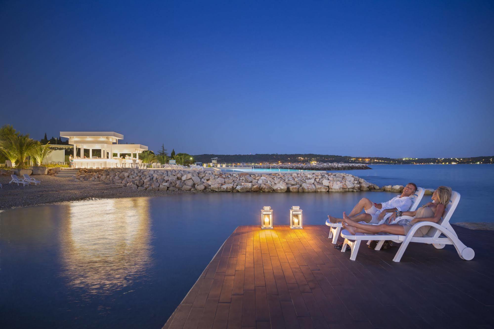 Aminess Sirena - Holiday Homes Classic Новиград Экстерьер фото